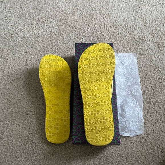 Tory Burch Thong Flip Flop Bundle. Size 9. Good Condition. Barely worn. - Picture 2 of 4